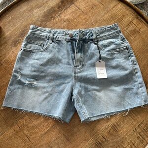 NWT Twelve shorts size large. Raw hem